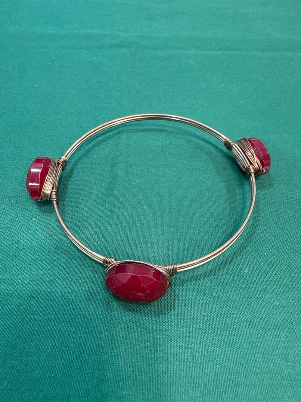 Goldtone Wire Wrapped Bangle Bracelet With 3 Red Faceted Oval Stones 2E